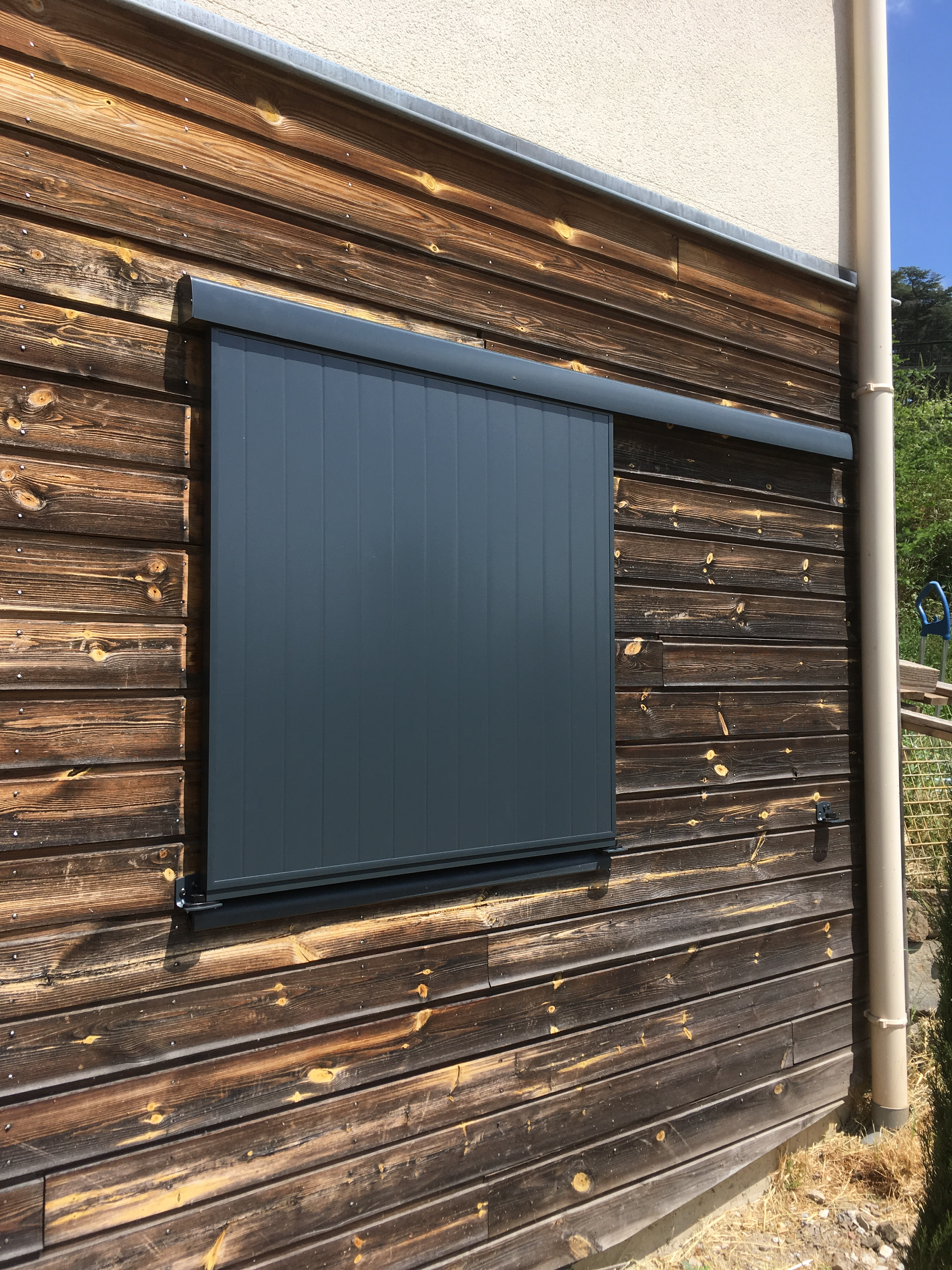 Volet roulant noir