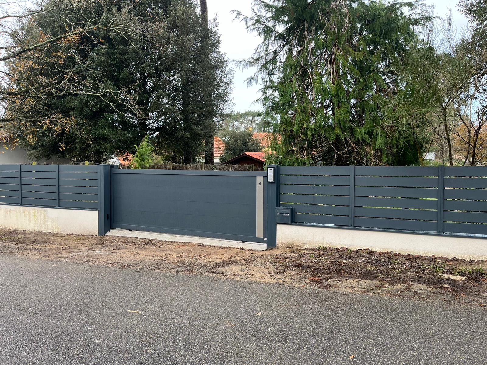 Clôture et portail gris anthracite
