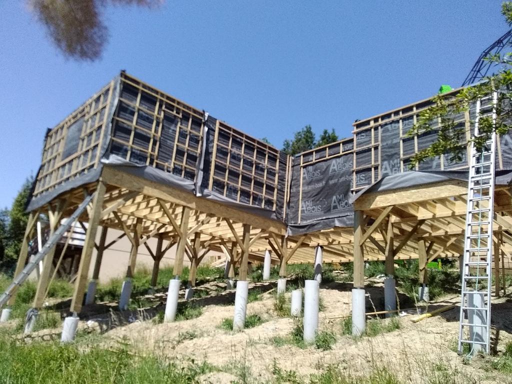 Travaux en cours pour construction de maison à ossature bois