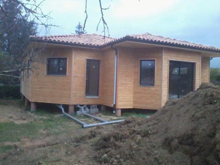 Maison avec structure et bardages en bois