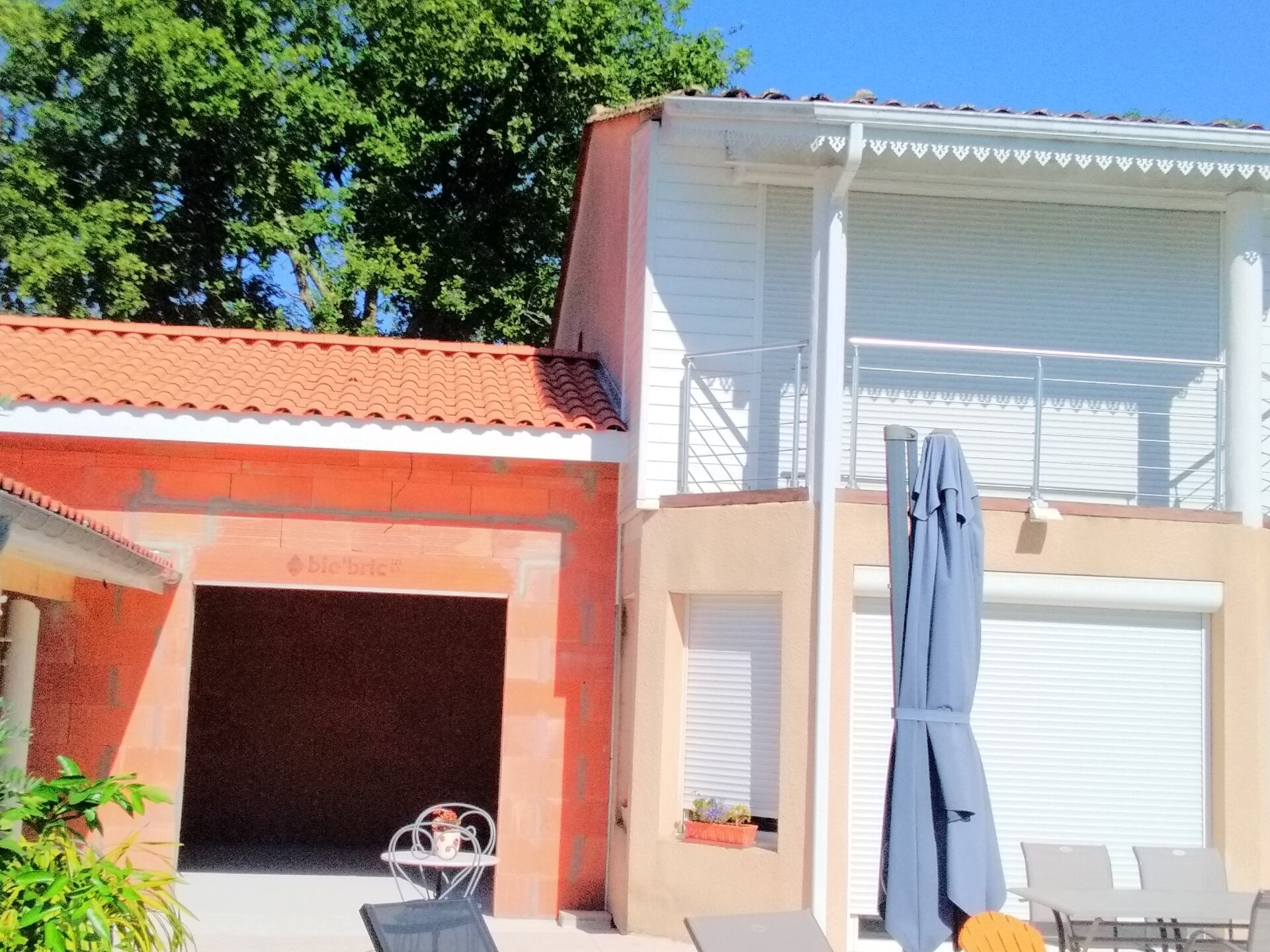 Élément en zinc rénové sur la toiture