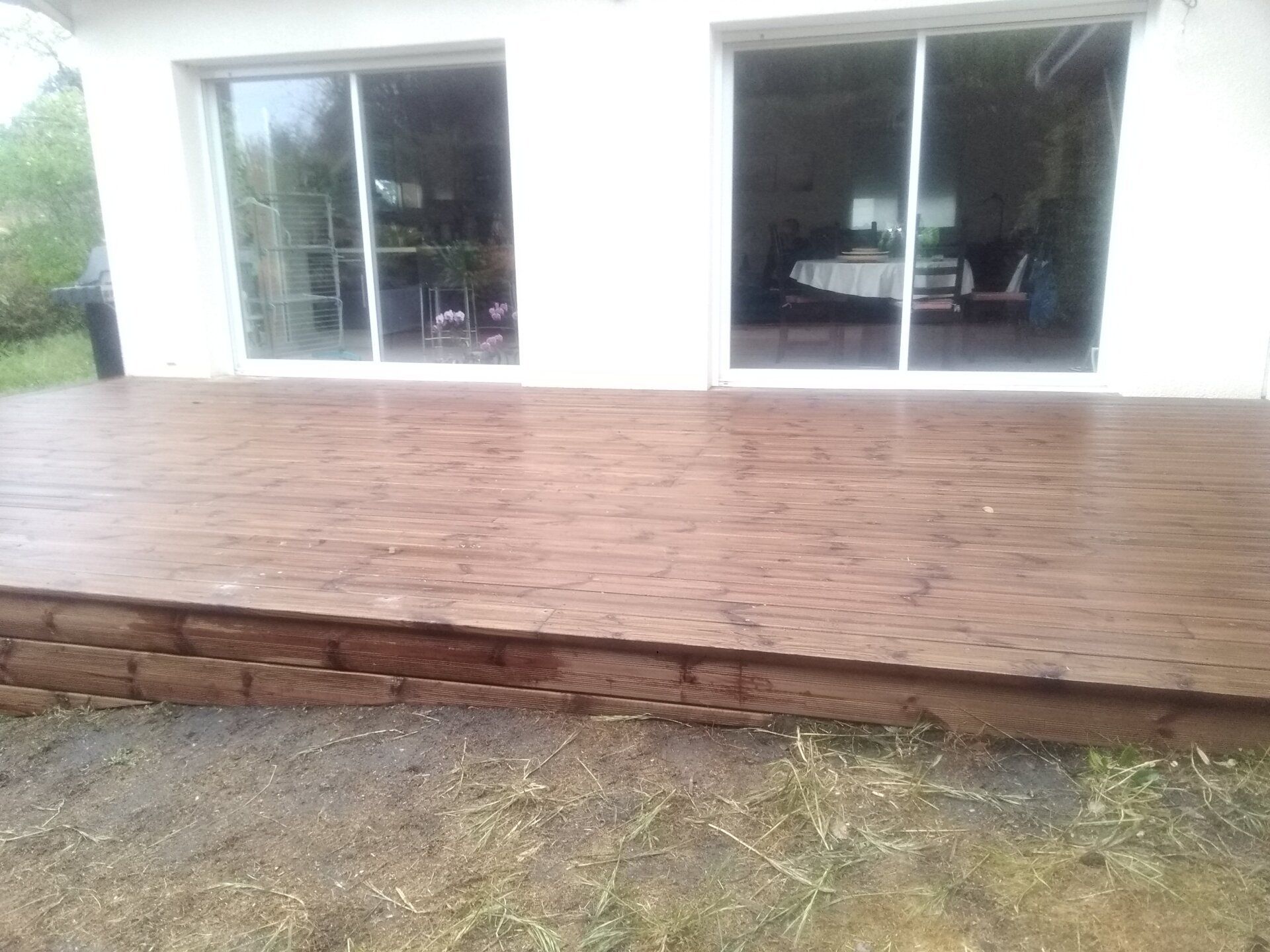 Pose d'une terrasse attenante en bois