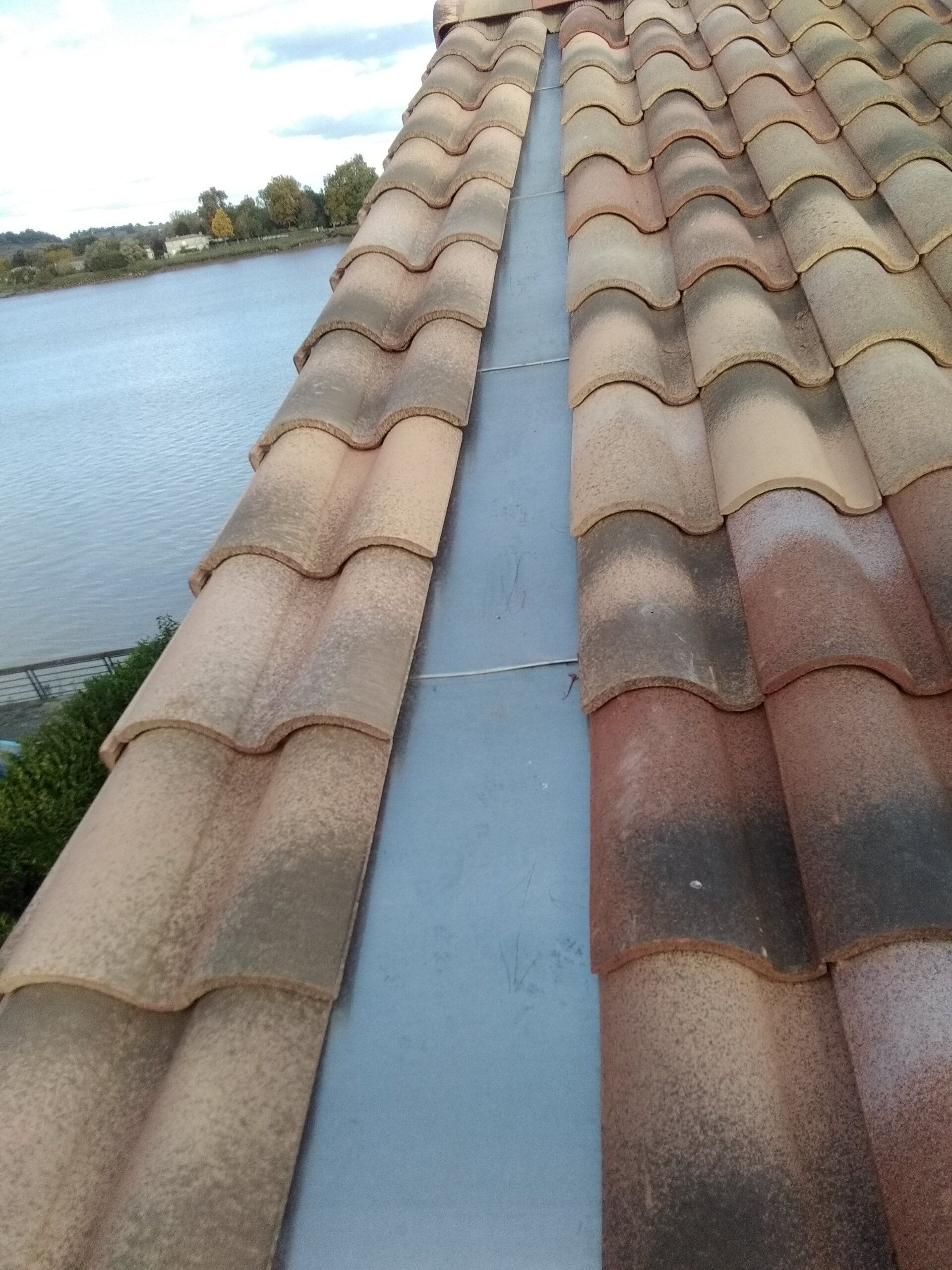 Toiture en tuiles et en zinc