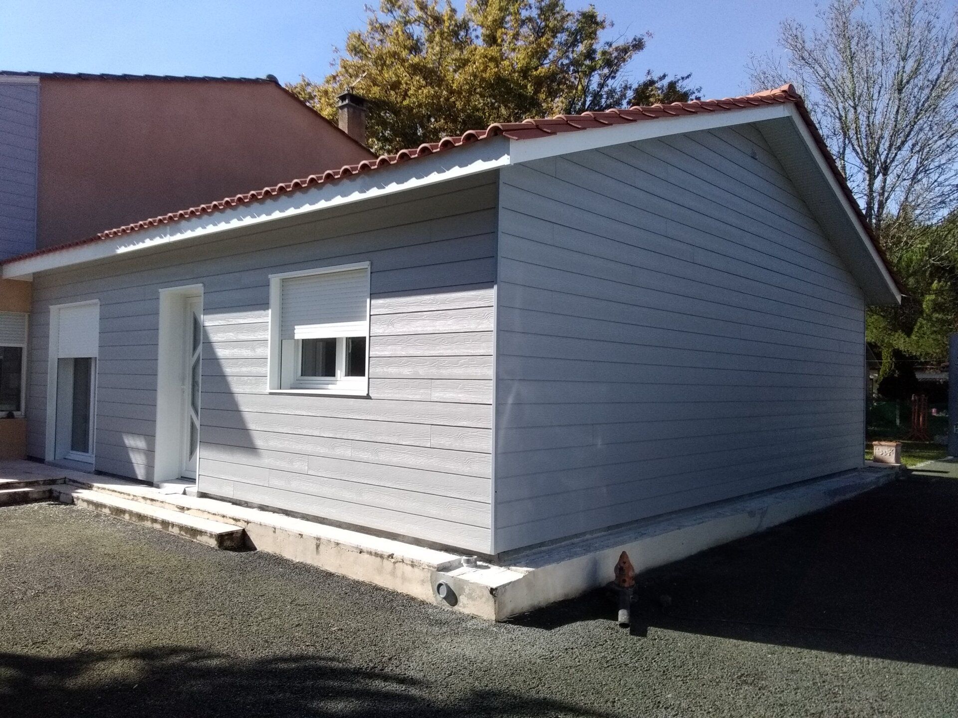 Bardage et toiture en tuiles