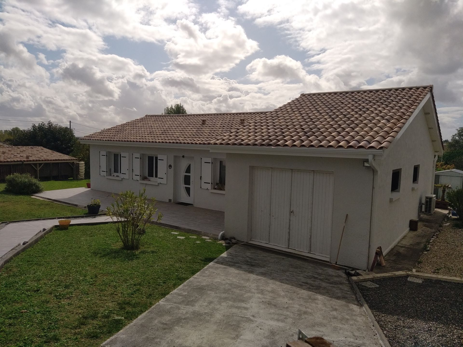 Couverture, lambris PVC et gouttières aluminium