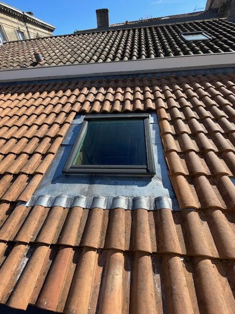 Remplacement de velux avec entourage en zinc a LIBOURNE