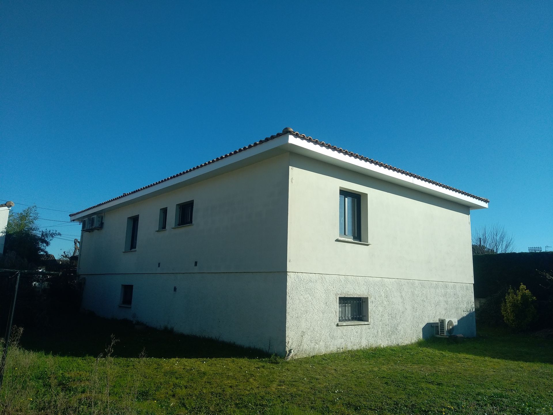 Maison vue sur l'angle