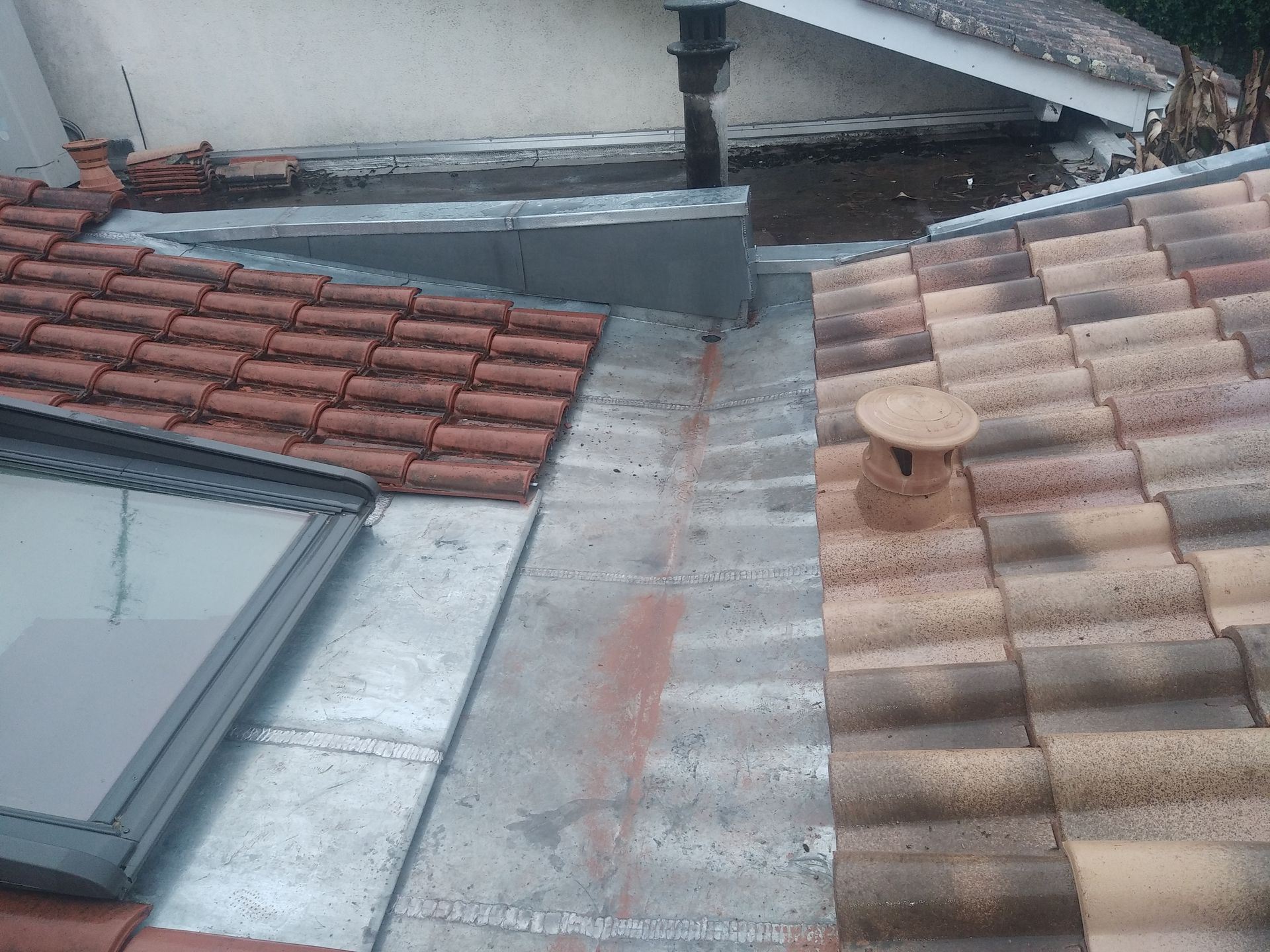 Zinguerie : cheneau, entourage de velux, couvertines et couverture