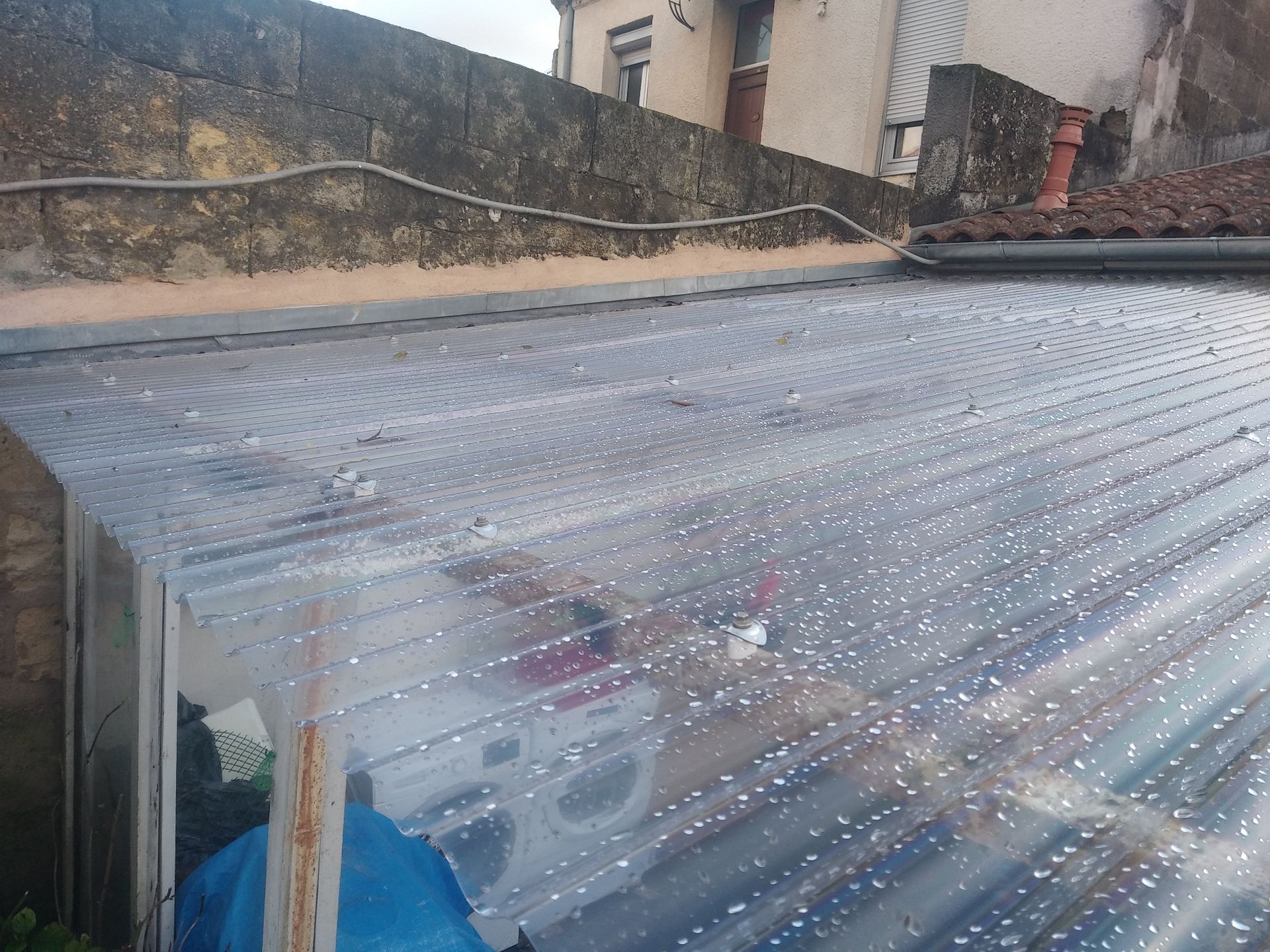 Remplacement de couverture en plaque translucide