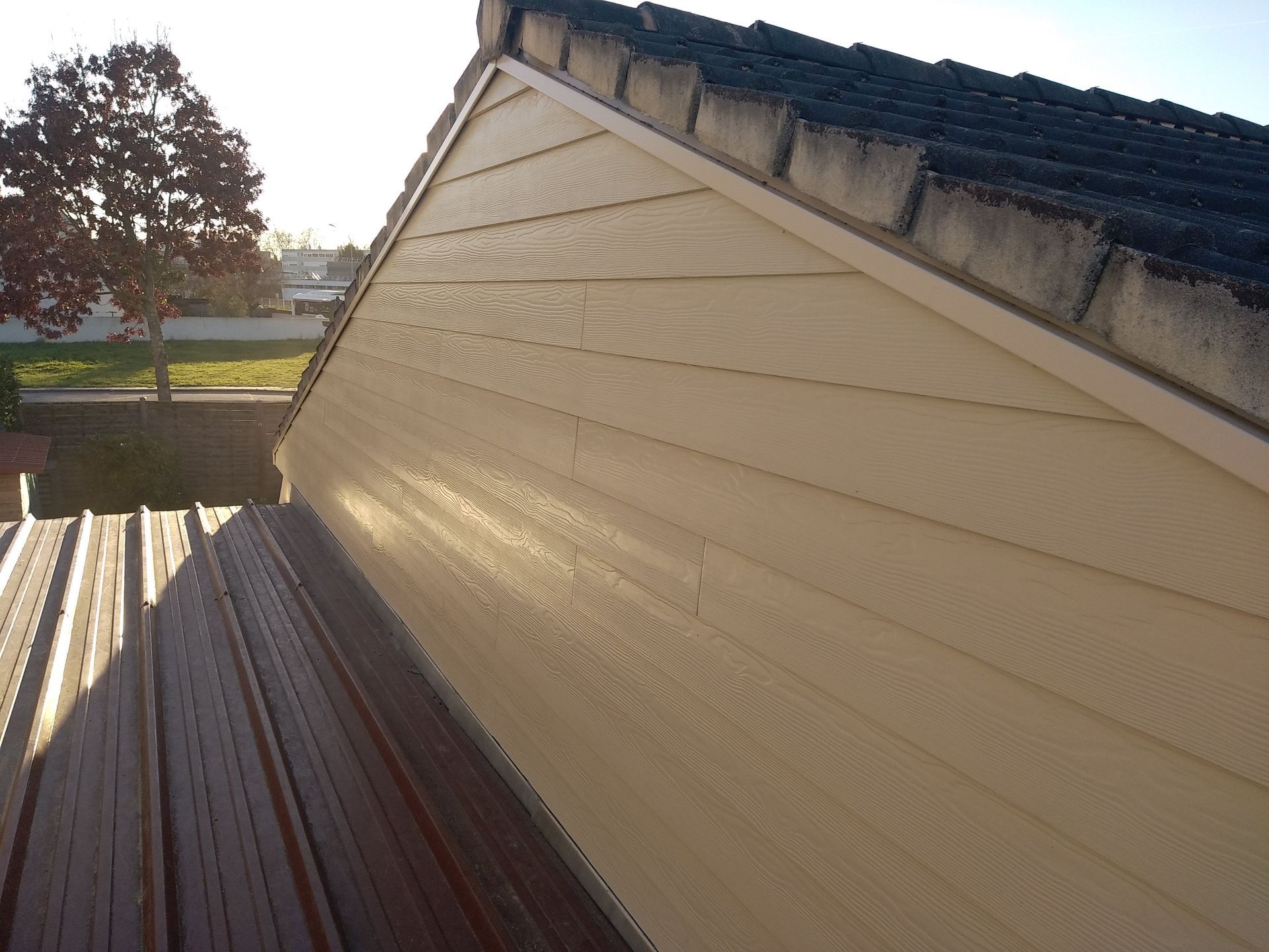 Remplacement de bardage amianté par un bardage fibrociment type CEDRAL