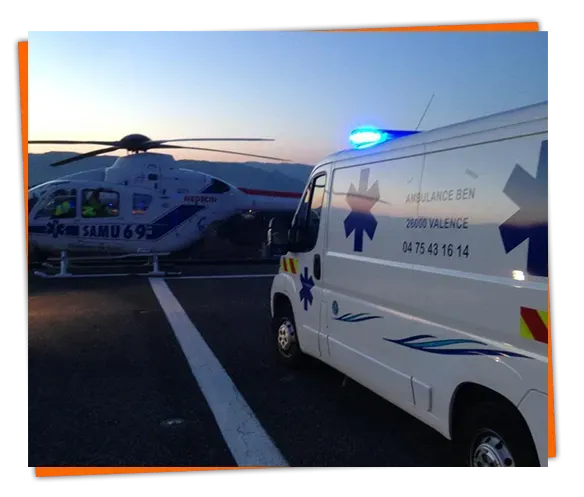 Ambulance et hélicoptère prêts a intervenir