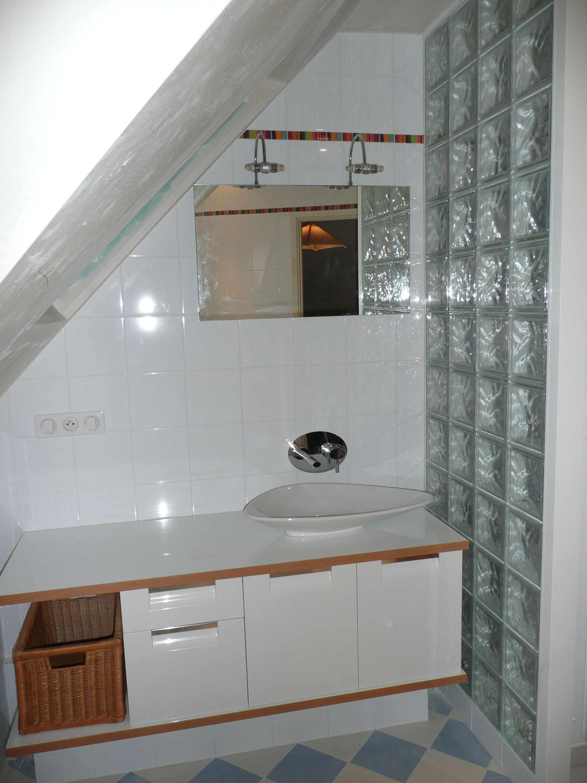 Salle de bains sous des combles