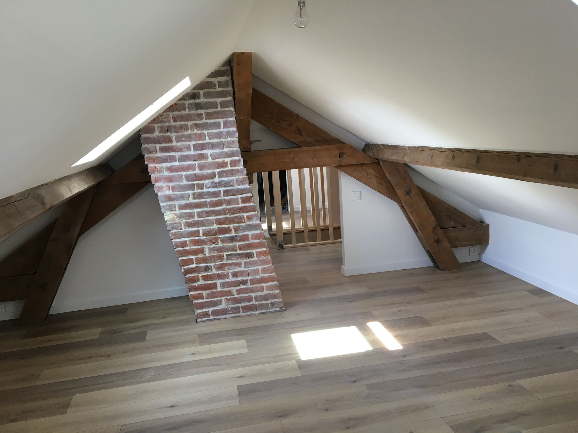 Surface sous des combles aménagés