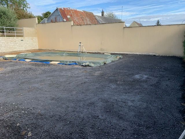 Travaux de terrasse autour d'une piscine