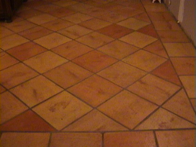 Carrelage posé en terre cuite