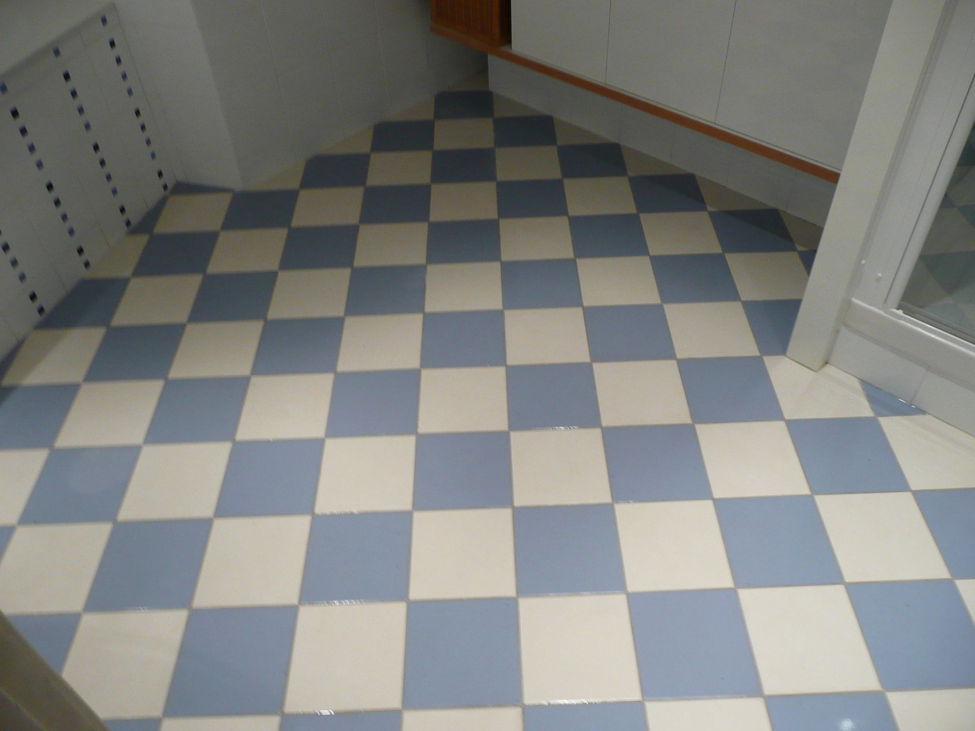 Carrelage posé en diagonale