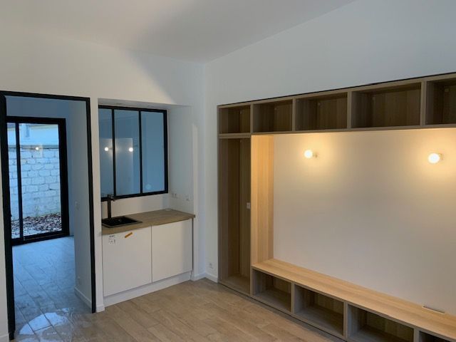 Placard incrusté dans une maison rénovée