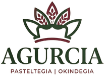 Logotipo de Agurcia con una corona floral verde y burdeos y el texto &laquo;Pastelt egia | Okindegia&raquo;