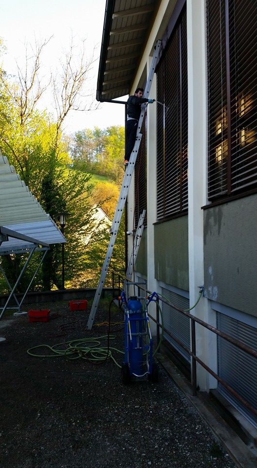 Lamellenstoren Fassadenreinigung mit deminalisiertes Wasser - Salmini & Co. in Brugg AG