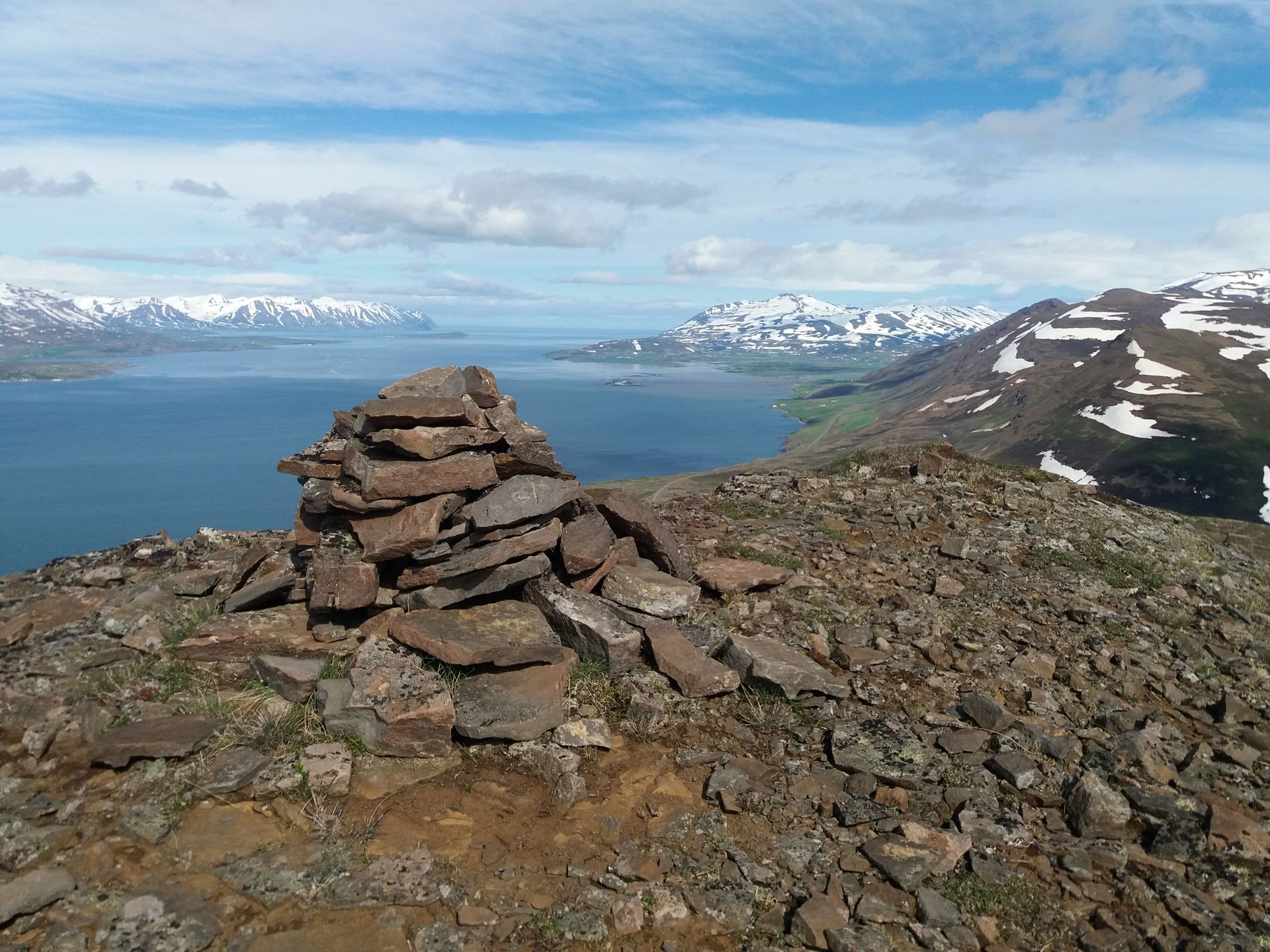 Gönguvika. Miðnæturganga á Miðvíkurfjall