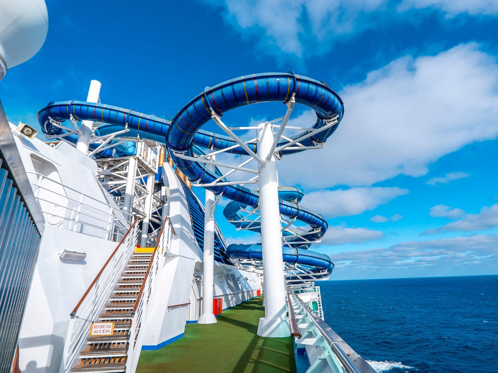 Star Voyager cruise ship sailing between Jakarta and Singapore | Cruise Continent | Singapore cruise
