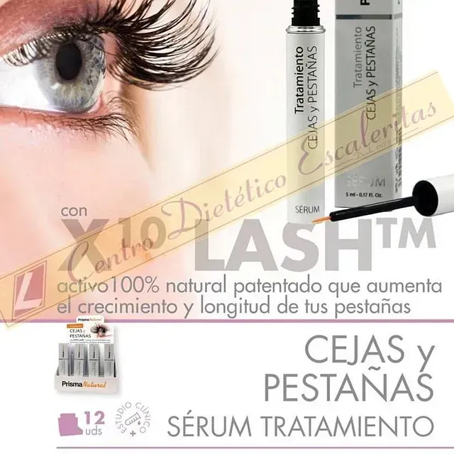 Un ojo de mujer y una botella de sérum para pestañas.