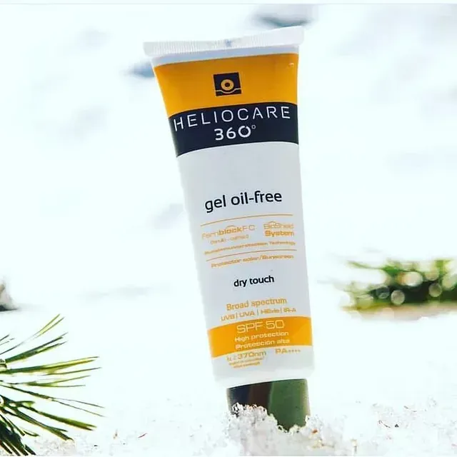 Un tubo de protector solar en gel sin aceite Heliocare 360