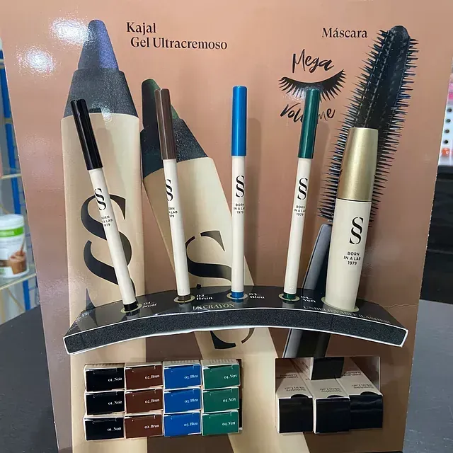 Una muestra de gel ultracremoso y rímel kajal