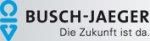 Eine Nahaufnahme eines Busch-Jaeger-Logos auf weißem Hintergrund