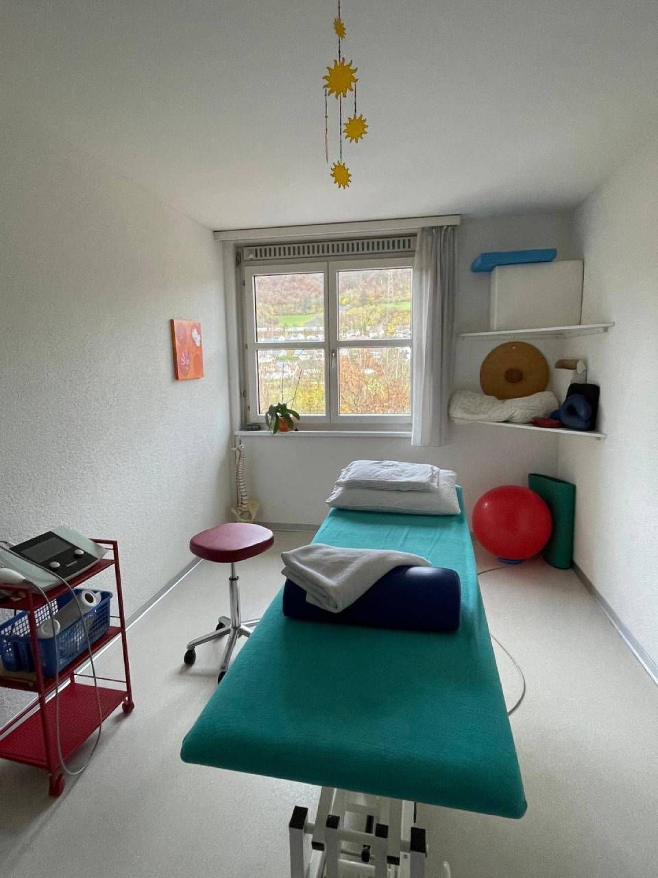 Behandlungsraum von der Praxis für Komplementärtherapie und Physiotherapie Brigitte S. Weber
