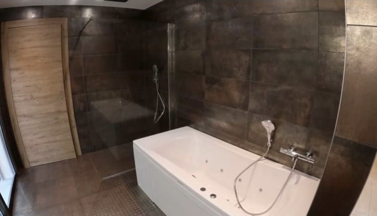 Baignoire avec pommeau de douche