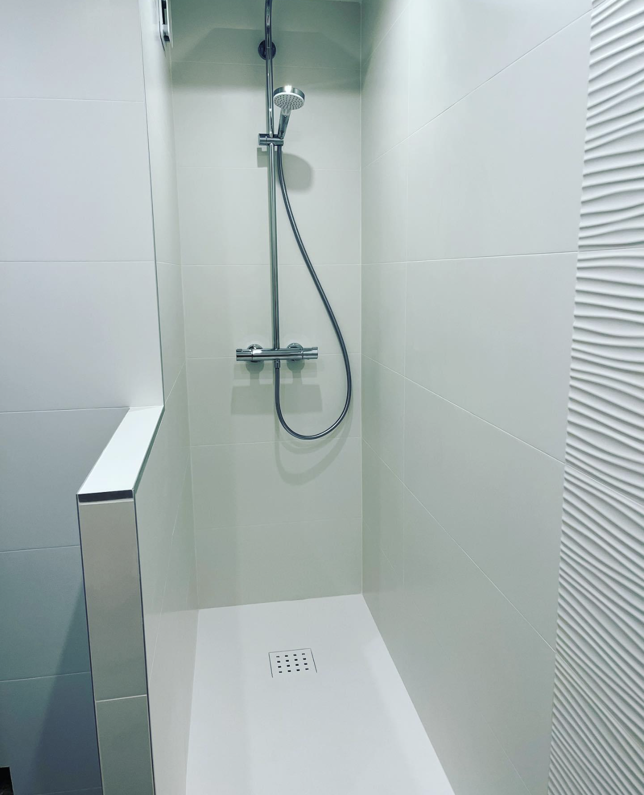 Intérieur d'une douche ouverte