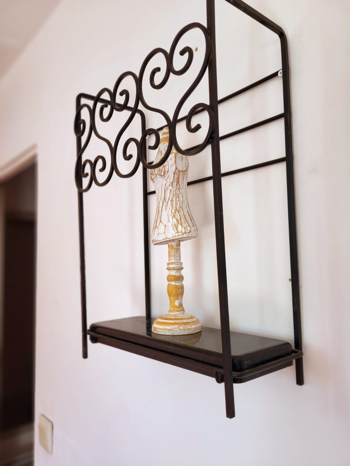 Décoration murale d'une chambre du gîte