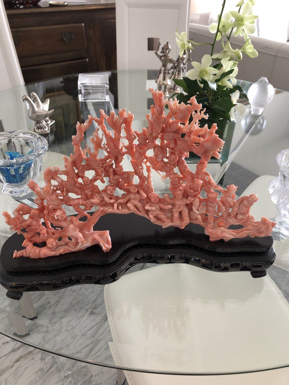 Sculpture en forme de corail constitué de petits personnages