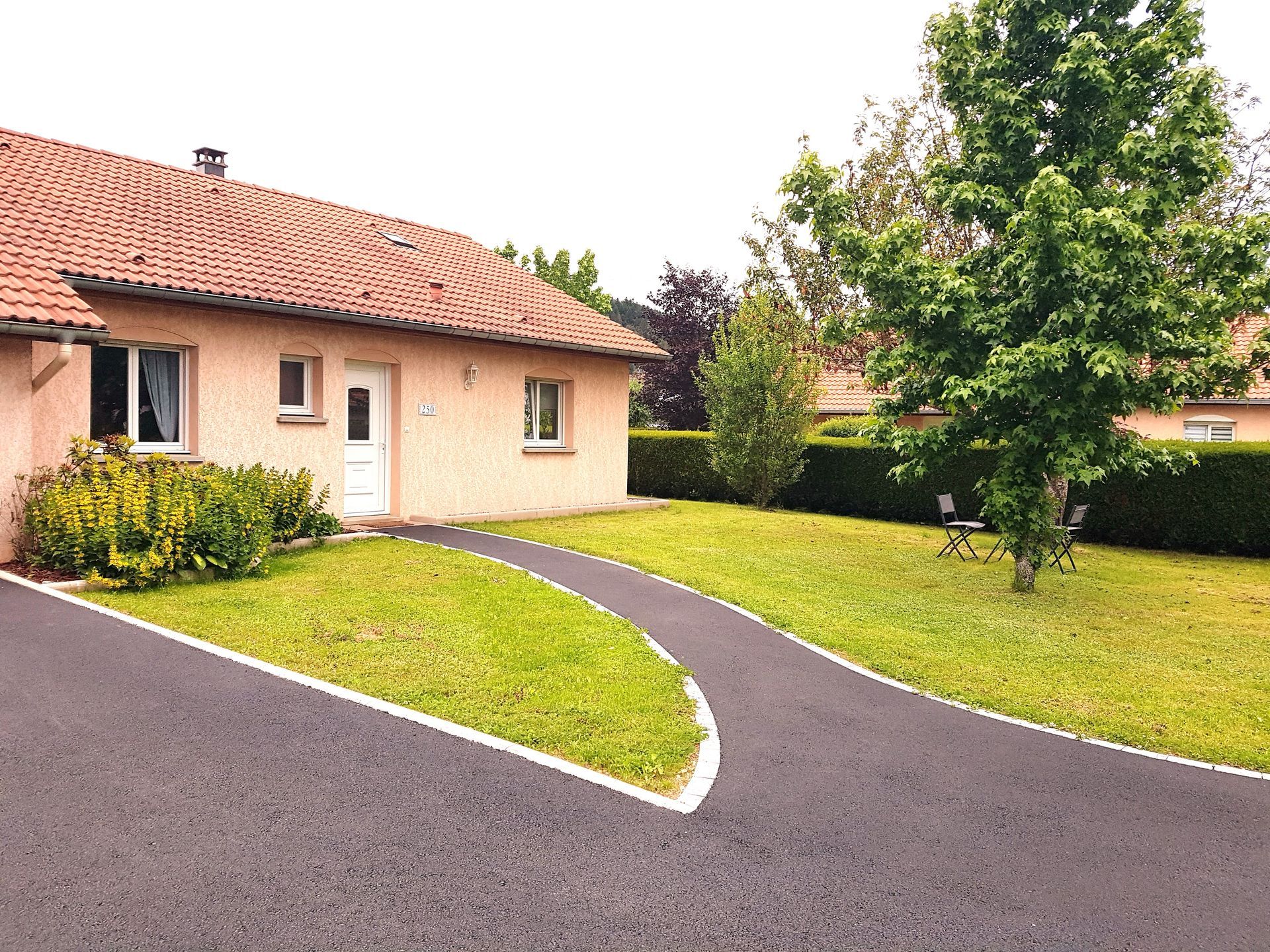 Passage vers la porte d'entrée