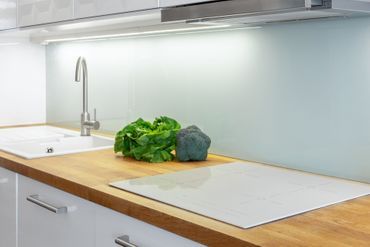 Küche mit Glasabdeckung