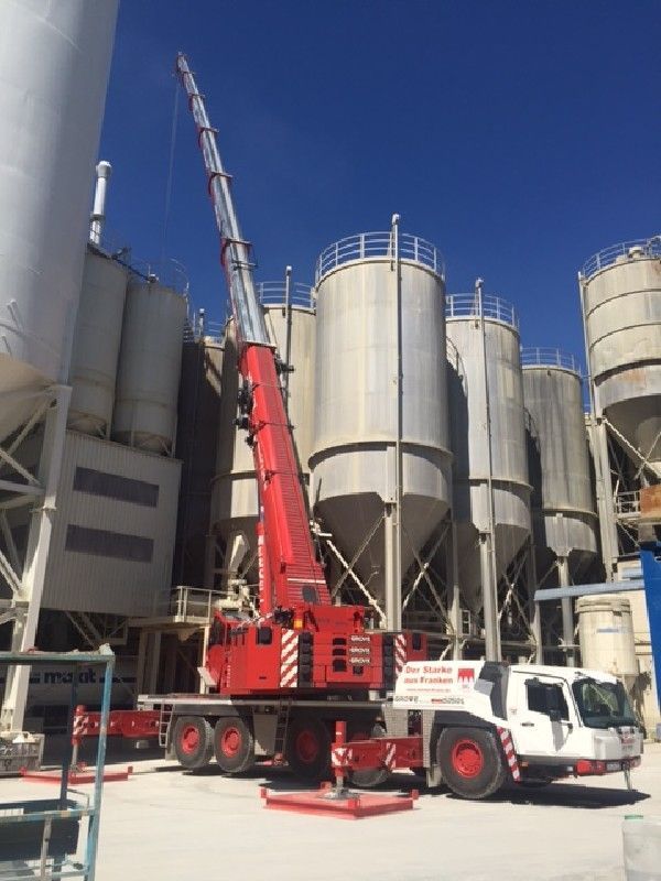 Montagearbeiten einer Silo Anlage mit 250 Tonnen Kran
