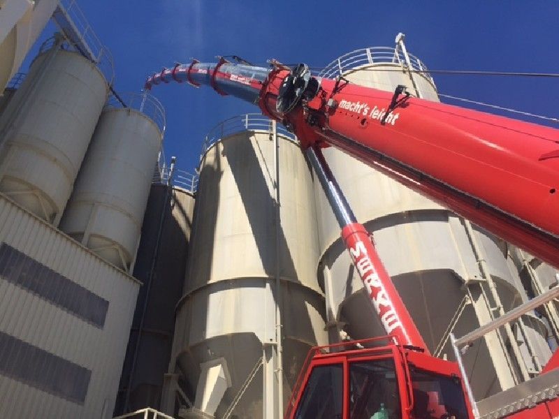 Montagearbeiten einer Silo Anlage mit 250 Tonnen Kran