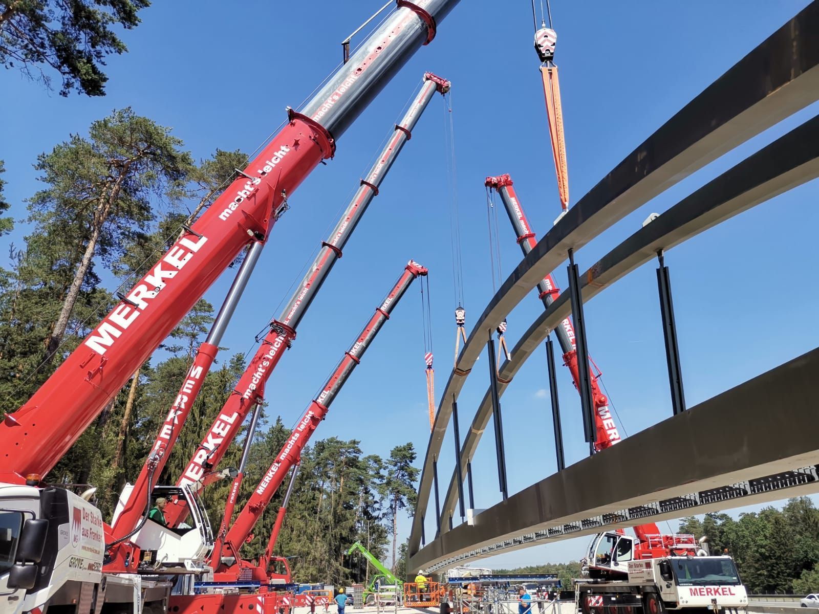 Merkel Autokrane GmbH, Kranbetrieb, Kran, Schwerlastkräne, Kranarbeiten, Transportarbeiten, Hebeaufgaben, Transportaufgaben, Montage, Kranvermietung, Schlüsselfeld, Bamberg, Burgkunstadt, Nürnberg, Kran-Unternehmen, Kranunternehmen, Mobilkrane, Bagger, LKW, Vermietung, Maschinentransporte, Baumaschinen, Montagewerkzeuge, Absetzmulden, Containermulden, Transportfahrzeuge, Mobilkrane,
