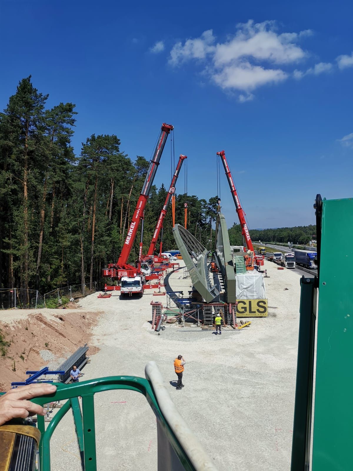 Merkel Autokrane GmbH, Kranbetrieb, Kran, Schwerlastkräne, Kranarbeiten, Transportarbeiten, Hebeaufgaben, Transportaufgaben, Montage, Kranvermietung, Schlüsselfeld, Bamberg, Burgkunstadt, Nürnberg, Kran-Unternehmen, Kranunternehmen, Mobilkrane, Bagger, LKW, Vermietung, Maschinentransporte, Baumaschinen, Montagewerkzeuge, Absetzmulden, Containermulden, Transportfahrzeuge, Mobilkrane,