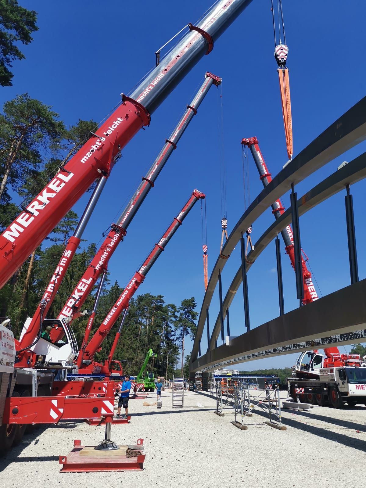 Merkel Autokrane GmbH, Kranbetrieb, Kran, Schwerlastkräne, Kranarbeiten, Transportarbeiten, Hebeaufgaben, Transportaufgaben, Montage, Kranvermietung, Schlüsselfeld, Bamberg, Burgkunstadt, Nürnberg, Kran-Unternehmen, Kranunternehmen, Mobilkrane, Bagger, LKW, Vermietung, Maschinentransporte, Baumaschinen, Montagewerkzeuge, Absetzmulden, Containermulden, Transportfahrzeuge, Mobilkrane,