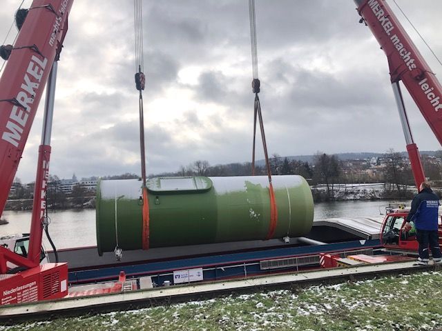 Schwimmbagger im Tandem verheben