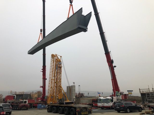 Brückenteil einheben