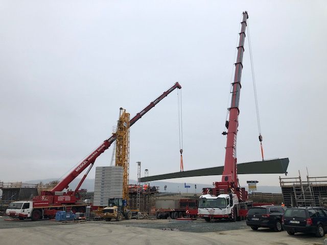 Brückenteil einheben