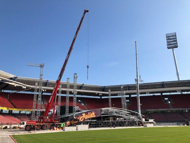Bühnenaufbau Max-Morlock Stadion