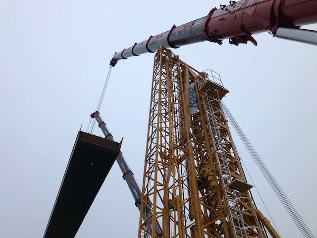 Brückenteil einheben