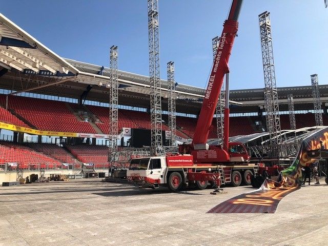 Bühnenaufbau Max-Morlock Stadion