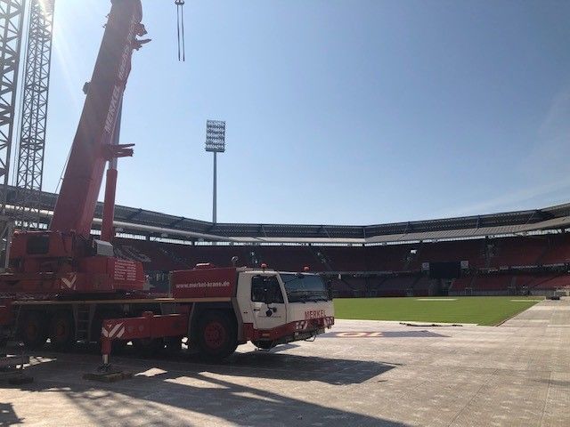 Bühnenaufbau Max-Morlock Stadion