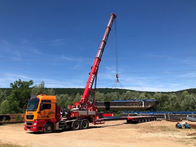 Merkel Autokrane GmbH, Kranbetrieb, Kran, Schwerlastkräne, Kranarbeiten, Transportarbeiten, Hebeaufgaben, Transportaufgaben, Montage, Kranvermietung, Schlüsselfeld, Bamberg, Burgkunstadt, Nürnberg, Kran-Unternehmen, Kranunternehmen, Mobilkrane, Bagger, LKW, Vermietung, Maschinentransporte, Baumaschinen, Montagewerkzeuge, Absetzmulden, Containermulden, Transportfahrzeuge, Mobilkrane