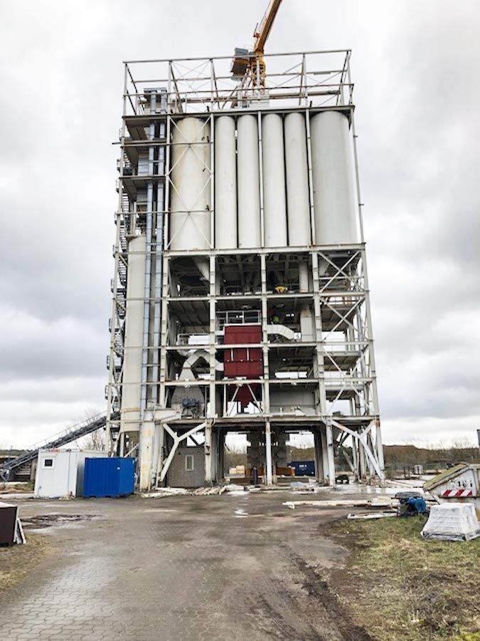 Demontage eines Trockenmischturms